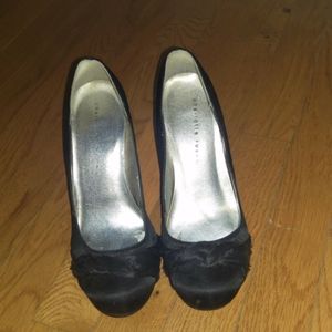 Black Pumps with Braid Detail on Toes